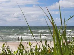 Sunny flat 250m from the beach - Pērkone