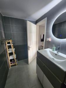 Luxury Apartment 150 m from the beach