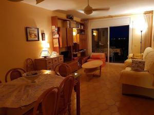 Apartamento para familias, gran piscina y playa