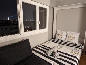 Charming Studio with Eiffel View