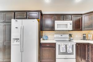 Golf Cart & Pool Access: The Villages Home!