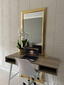 1 Bedroom Sleek, Spotless, Work-from-home Sanctuary