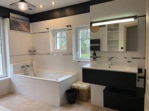 Villas Villa 200m2 cosy au calme avec baignoire balneo : photos des chambres