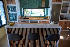 THE FERNANDEZs HOUSE