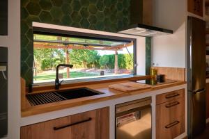 THE FERNANDEZs HOUSE