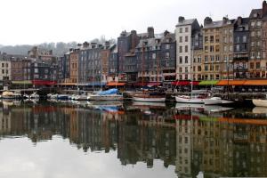 Hotels B&B HOTEL Honfleur : photos des chambres