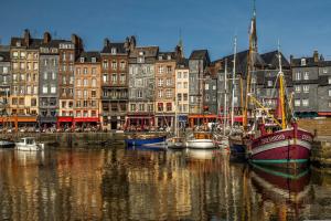 Hotels B&B HOTEL Honfleur : photos des chambres