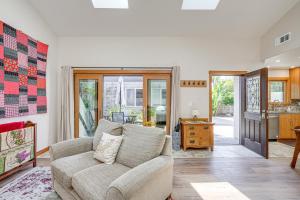 Alameda Studio with Patio 3 Mi to Oakland Coliseum!