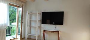 Green Garden Apartment