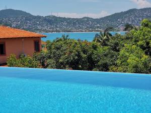 El Tular 002 2 bedroom villa 7 mins walk from La Ropa beach