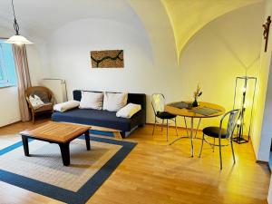 Bauer Wirts Zwei-Zimmer-Wohnung