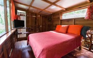 A Treehouse the Green Frog Romantic setting & Pool