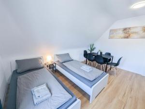 ALFA Stuttgart 3 Zimmer 6 Betten Apartment Wasen MercedesBenz MHP Arena l Bad I Küche l WIFI & SmartTV l 3BR & 6 Beds l Bathroom l Kitchen