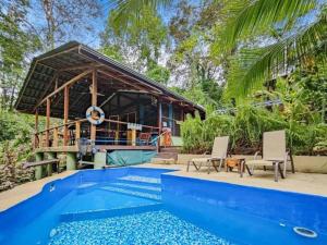 Gecko Treehouse with Jungle View, Plunge Pool & WiFi