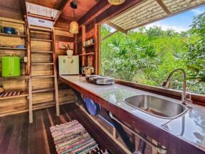 Gecko Treehouse with Jungle View, Plunge Pool & WiFi