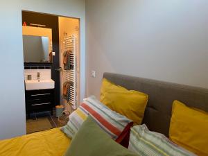 Appartements Chambre tout confort avec commodites espace repas wifi parking : Appartement 1 Chambre