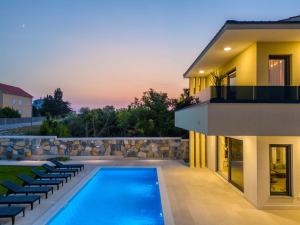 New Luxury Villa with private pool - by TA Leut Agency