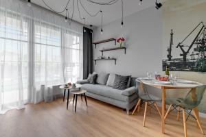 Apartment Doki Modern Food Hall by TriApart