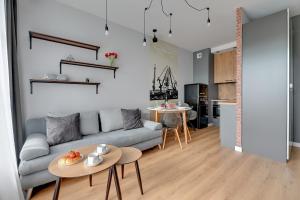 Apartment Doki Modern Food Hall by TriApart