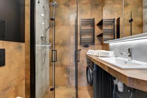 Apartment Doki Modern Food Hall by TriApart