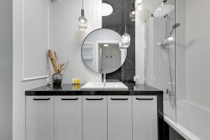 Apartment Doki Glamur Food Hall and Parking by TriApart