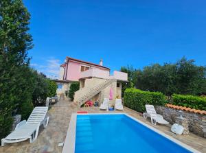 Holiday Home Villa Kate, with a private swimming pool and garden