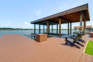 Conroe Lake House Luxe Pool, Private Dock and Games