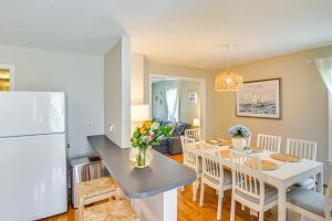 Wakefield Escape Walk to Downtown and Near Beaches!