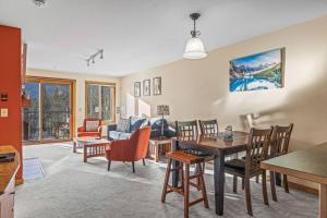 C303 Hidden Gem with MTN andCreek View, Quiet and Private