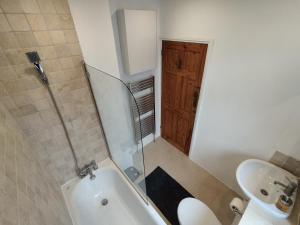 VC - Cottage In The City