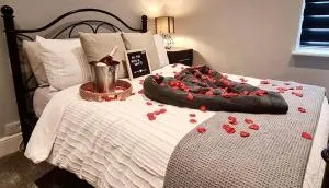 Westcliff-On-Sea Modern 2 Bedroom Apartment - FREE Parking - لايت أون سي