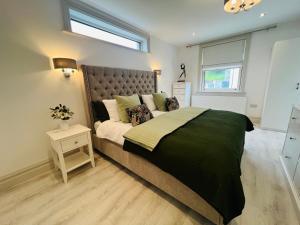 Luxurious 5Star Retreat on Westports Main Street