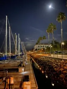 Bright, Modern, Central - Theater Room, Sleeps 9 - Miraleste