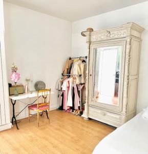 Charming studio in a courtyard in Paris