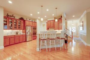 6 Mi to Bethany Beach Family Home with BBQ and Yard