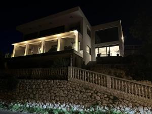 Apartments by the sea Banjol, Rab - 19752 