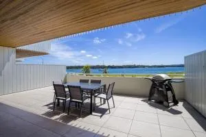 Stunning 3-Bed Unit with Bayside Views - Malua Bay