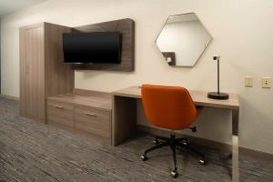 Standard Room room in Holiday Inn Express Suites Little Rock West an IHG Hotel