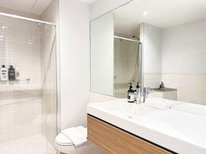 Charming Riverside Apartment near Crown Casino & MCEC