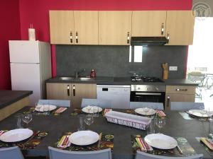 Gîte pour 8 à Aniche, jardin privatif, parking, Wi-Fi - FR-1-510-156