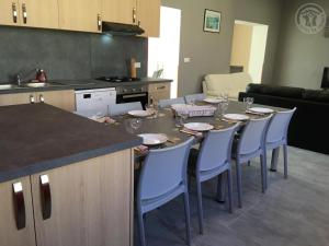 Gîte pour 8 à Aniche, jardin privatif, parking, Wi-Fi - FR-1-510-156