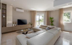 Lovely Home In Barbariga With Wifi 