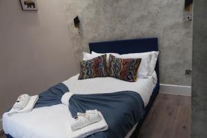 Quaint Retreat In The Historic District Local