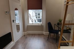 Quaint Retreat In The Historic District Local