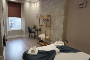 Quaint Retreat In The Historic District Local