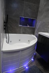 Quaint Retreat In The Historic District Local