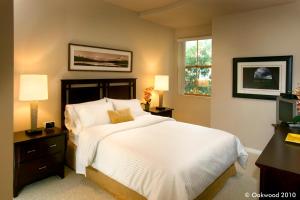 Two-Bedroom Apartment room in Oakwood Redwood City