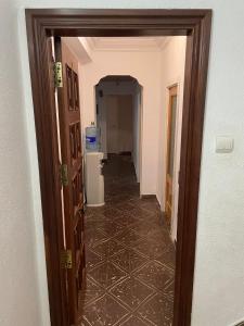 Habitación grande y comoda en piso particular y familiar