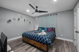Charming 1BR Heights Apt with Pool and Free Park