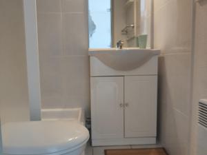 Appartement Bord de Mer - Climatisation, Balcon, Parking et Piscine - FR-1-801-3